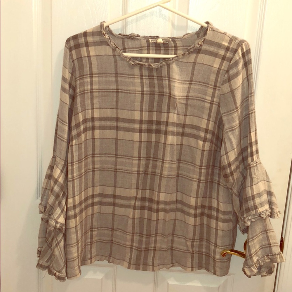 Cute plaid ruffled shirt